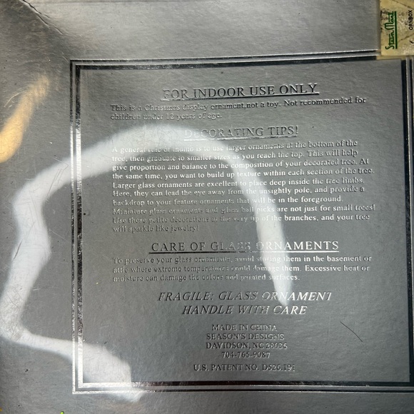 Seasons Design green with gold 4 ornaments - Picture 6 of 8